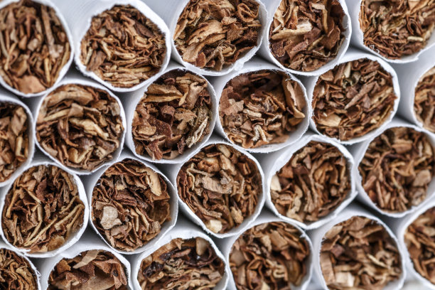 香烟特写。用一个特写镜头把香烟堆叠在一起。对健康有害。坏习惯。吸烟会导致死亡图片下载