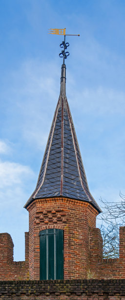 带有建筑装饰的建筑物的细节图片下载