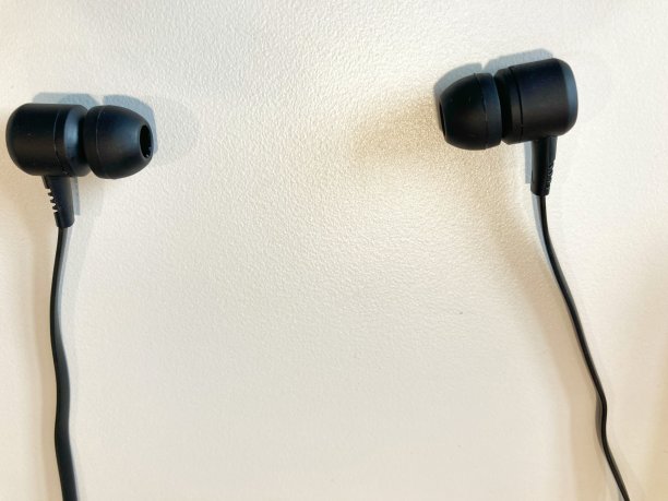 两个耳机图片下载