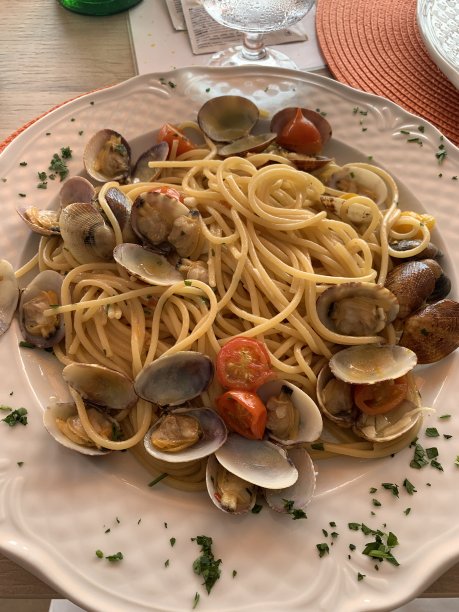 一盘蛤蜊意大利面图片下载