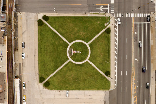 纽约长岛火车站附近消防部门纪念馆的鸟瞰图图片下载