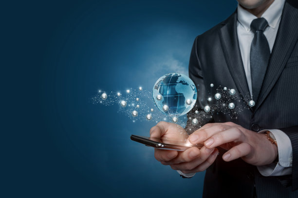 在全球移动商务网络中工作的概念。图片下载