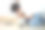男人在家组装沙发家具图片下载