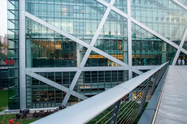 北京侨福芳草地大厦图片下载