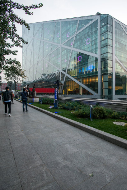 北京侨福芳草地大厦图片下载