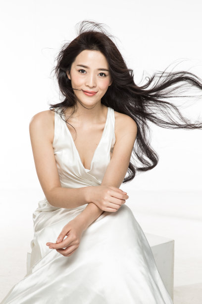 有着漂亮头发的美女图片下载