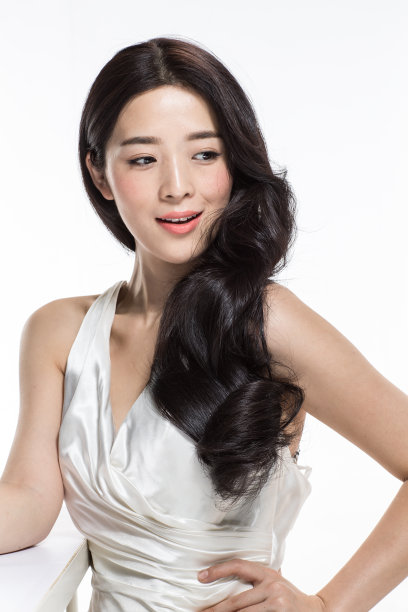 有着漂亮头发的美女图片下载