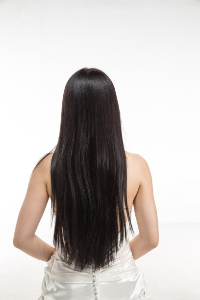 有着柔顺的长发的美女图片下载