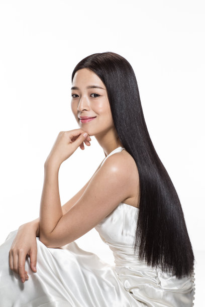 有着柔顺的长发的美女图片下载