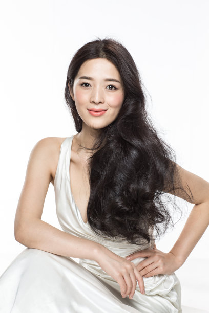 有着漂亮头发的美女图片下载