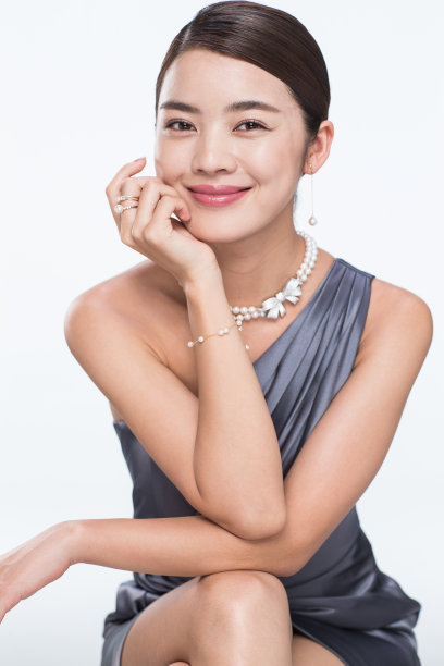 漂亮的青年女人的肖像图片下载