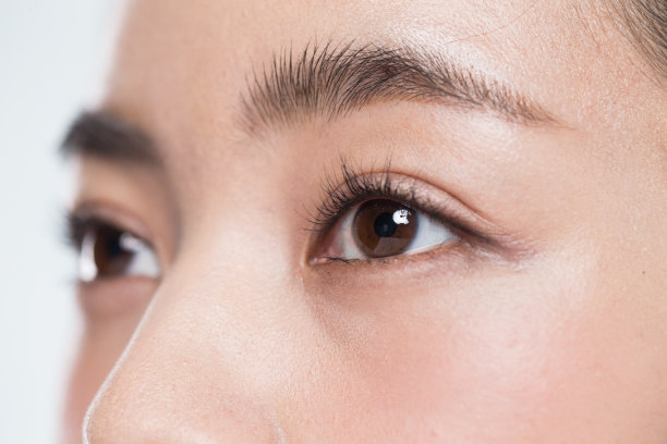 青年女人眼睛特写图片下载