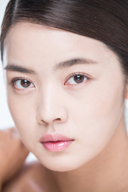 青年女人妆面肖像图片下载