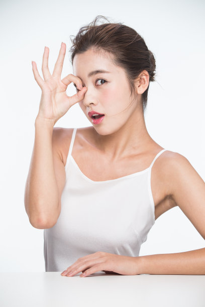 青年女人妆面肖像图片下载