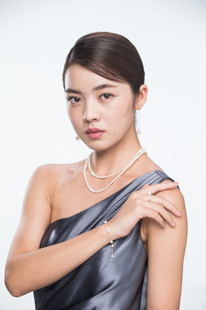 漂亮的青年女人的肖像图片下载