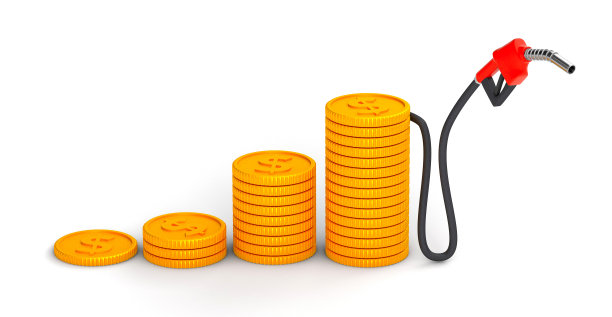 一堆堆的硬币和一个燃油泵图片下载