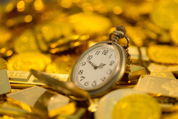 怀表和金币图片下载