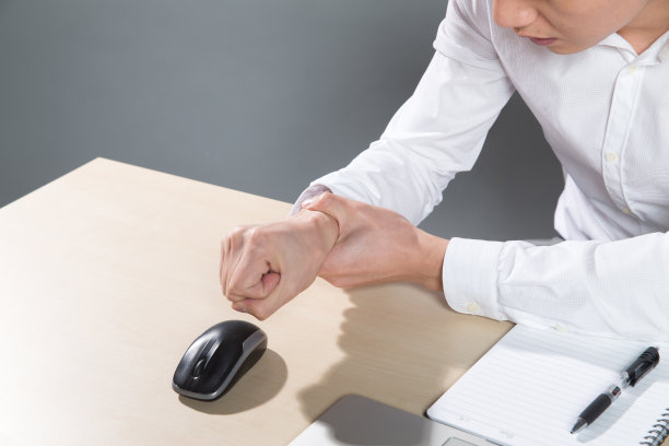 商务男白领手特写图片下载