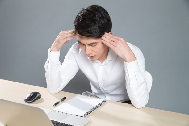 青年男人生病图片下载