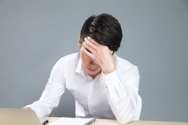 青年男人生病图片下载