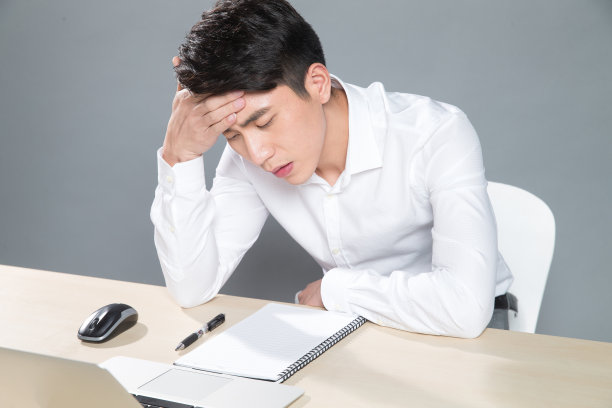 青年男人生病图片下载