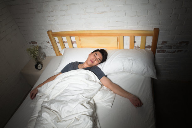 青年男人失眠图片下载