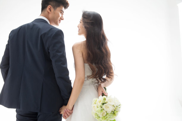 浪漫的新婚夫妇图片下载