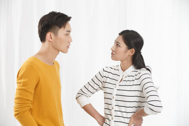 青年情侣吵架图片下载