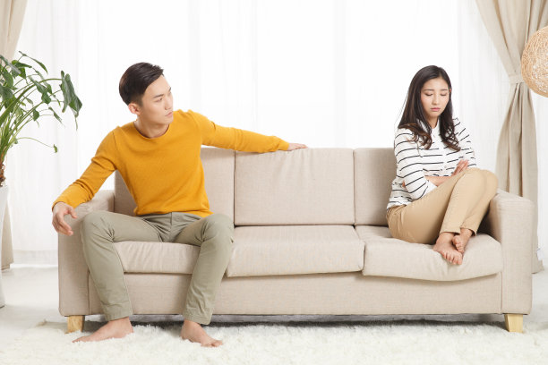 青年情侣吵架图片下载