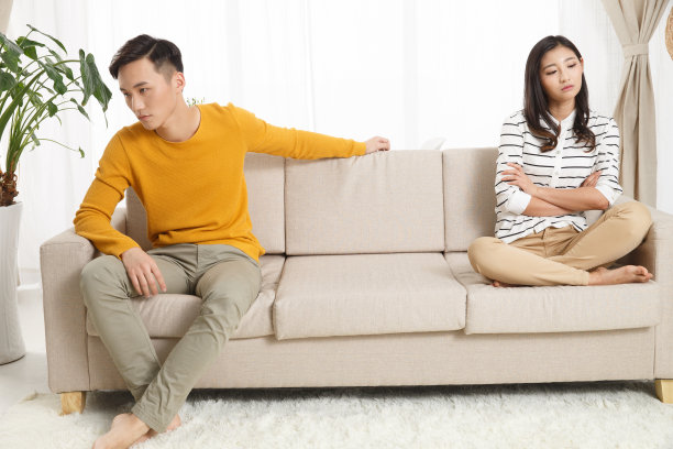 青年情侣吵架图片下载