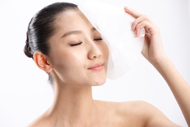 年轻女人化妆图片下载