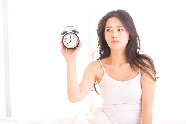 青年女人起床图片下载