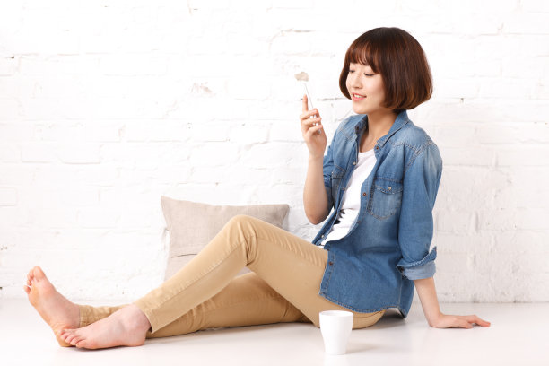 青春活力的青年女人图片下载