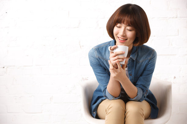 青春活力的青年女人图片下载