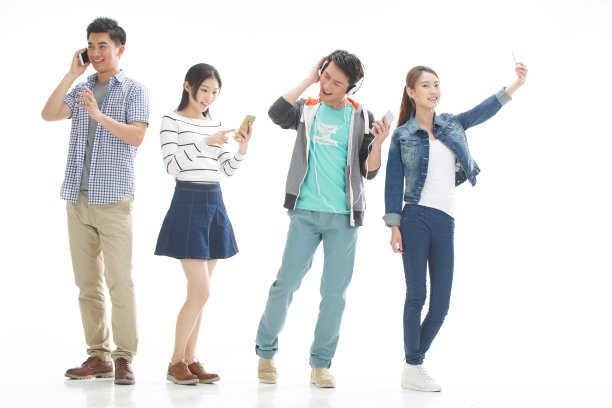 四个年轻的大学生图片下载