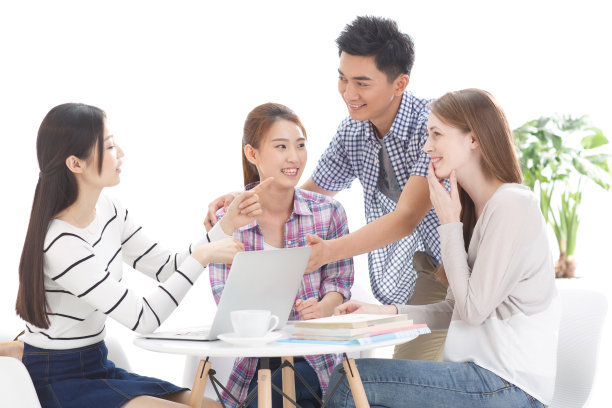 年轻的大学生在使用电脑图片下载