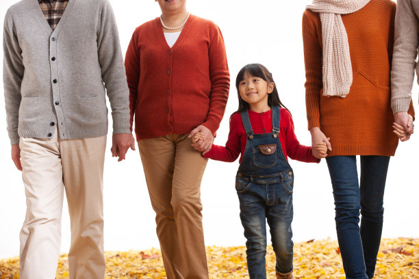 幸福家庭户外郊游图片下载