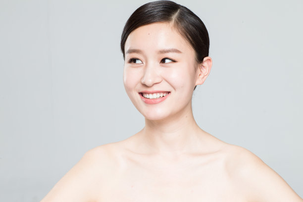 青年女人妆面肖像图片下载