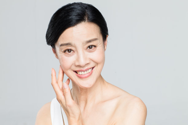 中老年女人妆面肖像图片下载