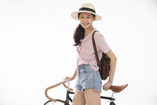 青年女孩骑车旅行图片下载