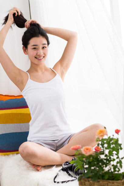 青年女人的家庭生活图片下载