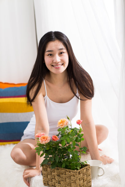 青年女人的家庭生活图片下载