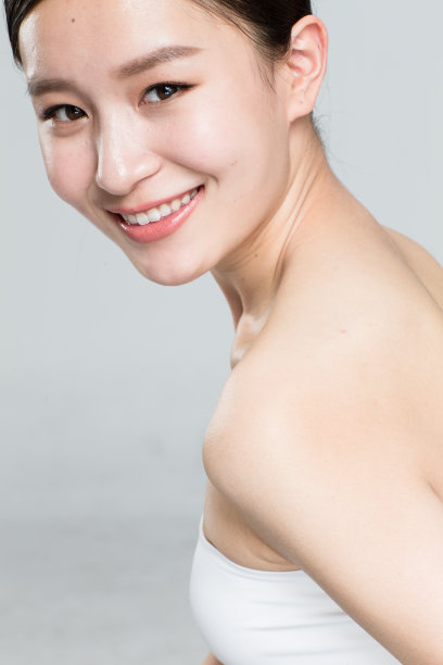 青年女人妆面肖像图片下载