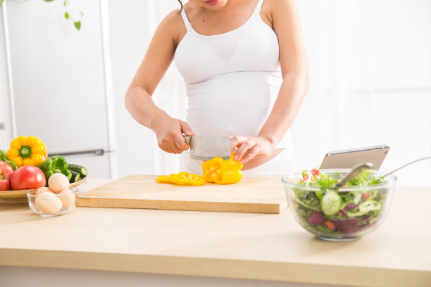 孕妇做饭图片下载