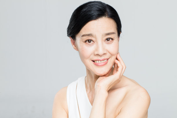 中老年女人妆面肖像图片下载