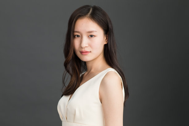 青年女人肖像图片下载