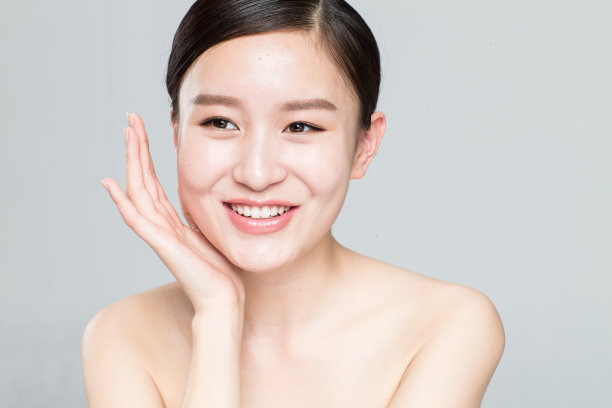 青年女人妆面肖像图片下载