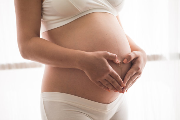 幸福的孕妇图片下载