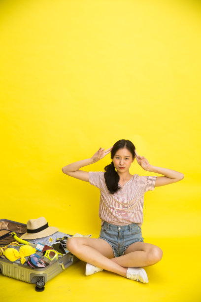 青年女人旅行图片下载