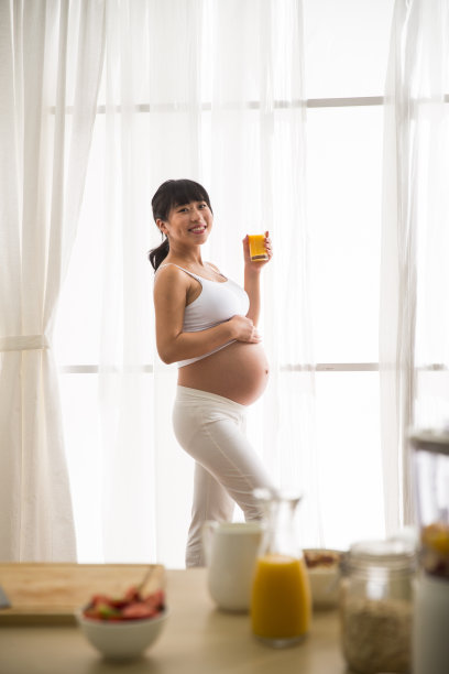 孕妇喝果汁图片下载